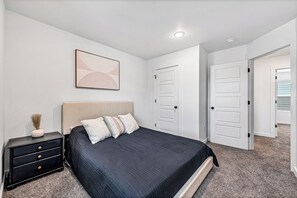 3 Schlafzimmer, Schreibtisch, Bügeleisen/Bügelbrett, WLAN