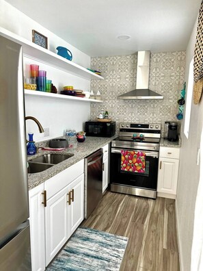 Mikrowelle, Ofen, Herdplatte, Geschirrspüler