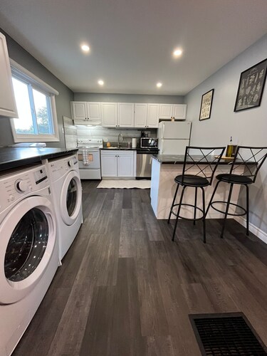 West End PTBO-Modern Spacious 2bdrm Apt- Relaxing!