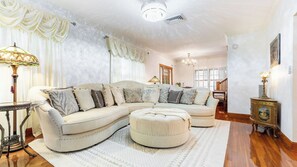 Interior - Las Olas Oasis by Avantstay Minutes to the Beach + Hot Tub (Fort Lauderdale)
