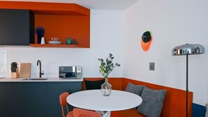 Huis | 2 slaapkamers, een bureau, snel internet