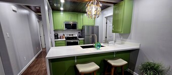 3bedroom country house 5 min plaza mall, restaurants, shopping centers hospitals