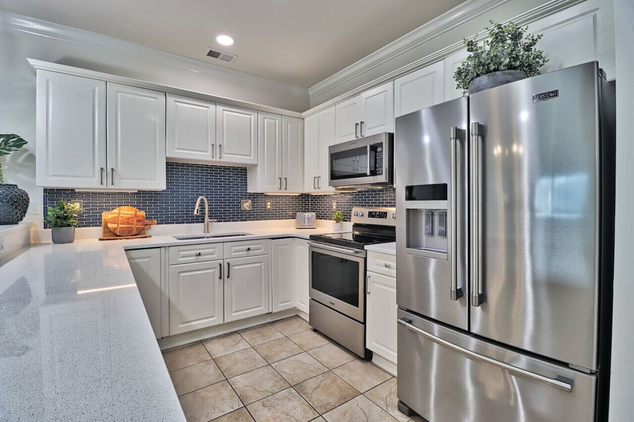 Refrigerador, microondas, horno, placa de cocina