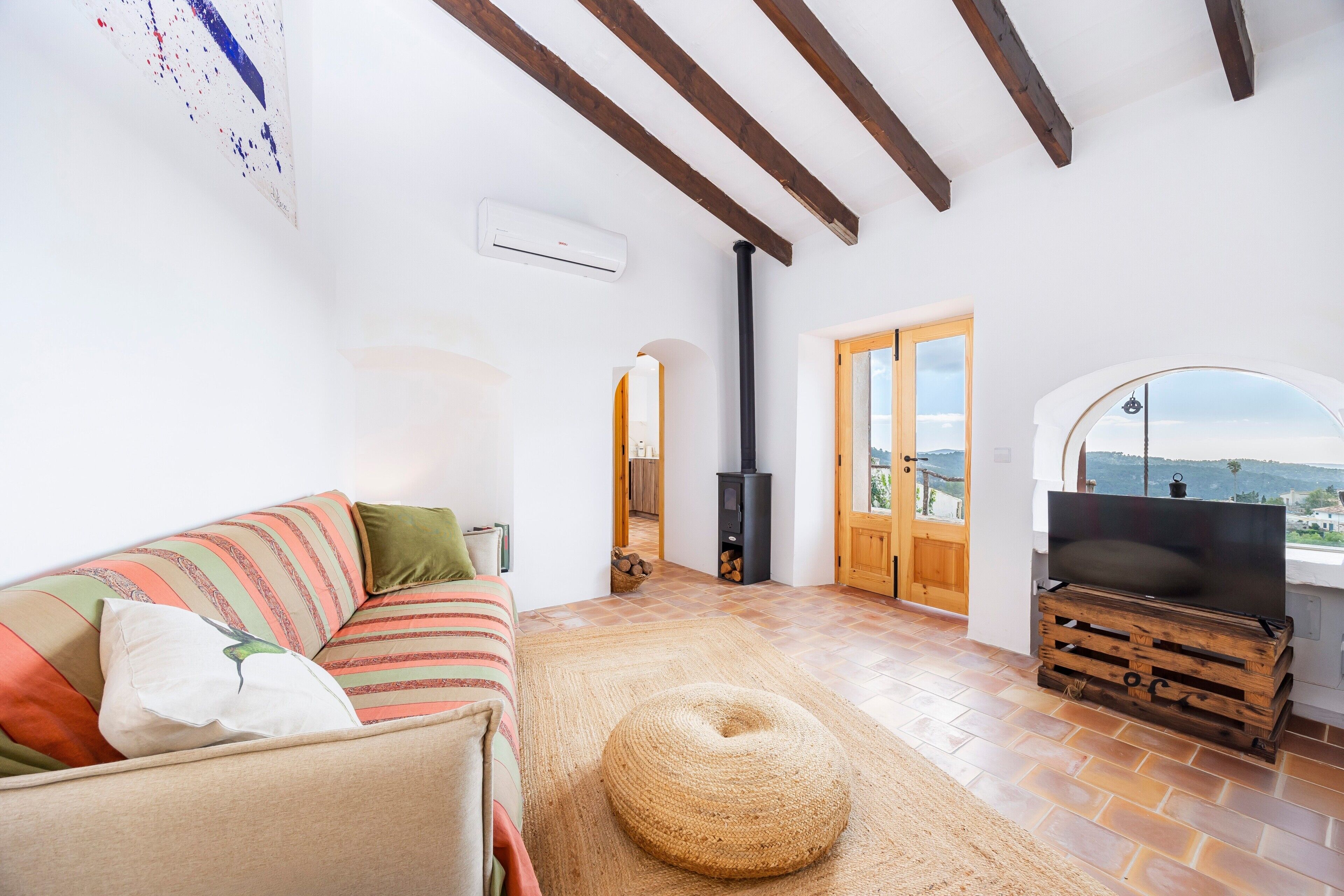 TV, fireplace, stereo