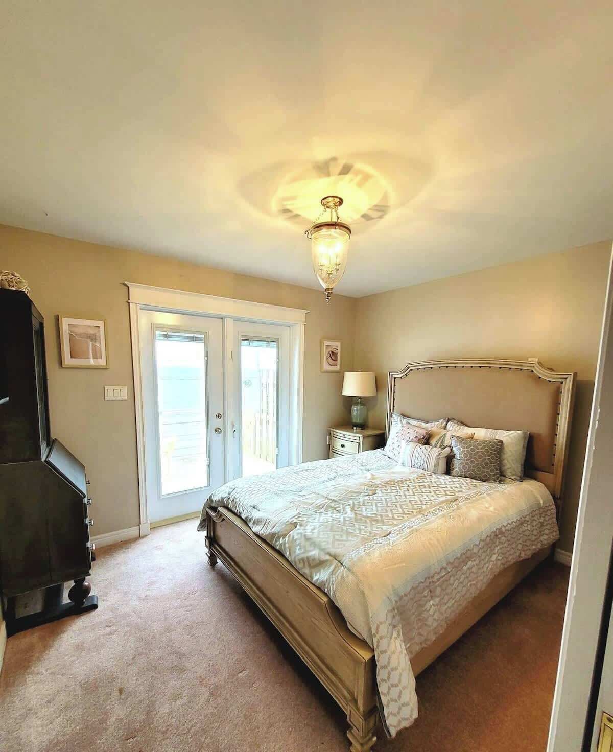 3 bedrooms, iron/ironing board, travel crib, WiFi