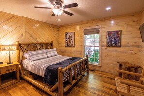 2 bedrooms, iron/ironing board, WiFi, bed sheets - Charming 2-bedroom house with WiFi, AC in peaceful Cleveland (Cleveland)