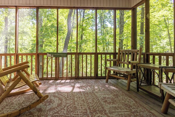 Interior - Charming 2-bedroom house with WiFi, AC in peaceful Cleveland (Cleveland)