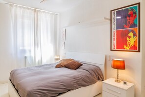 2 bedrooms, iron/ironing board, bed sheets