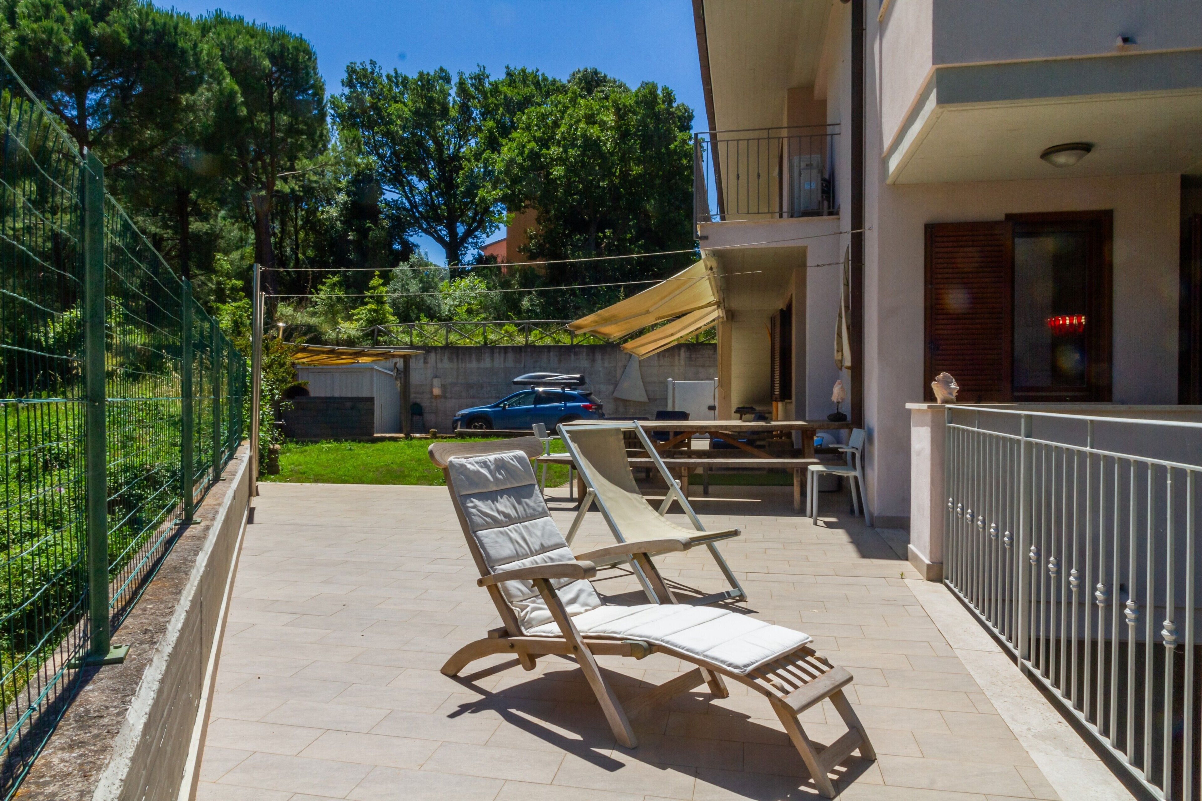 屋外ダイニングエリア