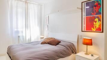 2 slaapkamers, een strijkplank/strijkijzer, beddengoed