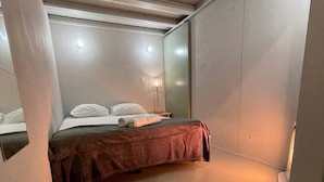 3 bedrooms, Internet, bed sheets - LuxiStay Aliados - Central Historic Downtown Apt (Porto)