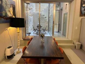 Dining - LuxiStay Aliados - Central Historic Downtown Apt (Porto)