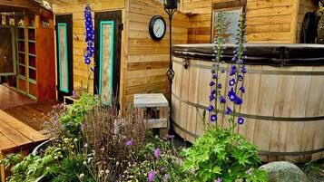 Bathtub spa outdoor