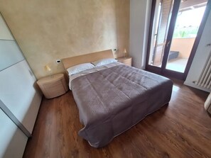 2 habitaciones, cuna de viaje, wifi y ropa de cama 