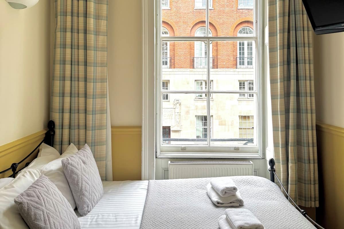 Double Room | Desk, laptop workspace, iron/ironing board, free WiFi