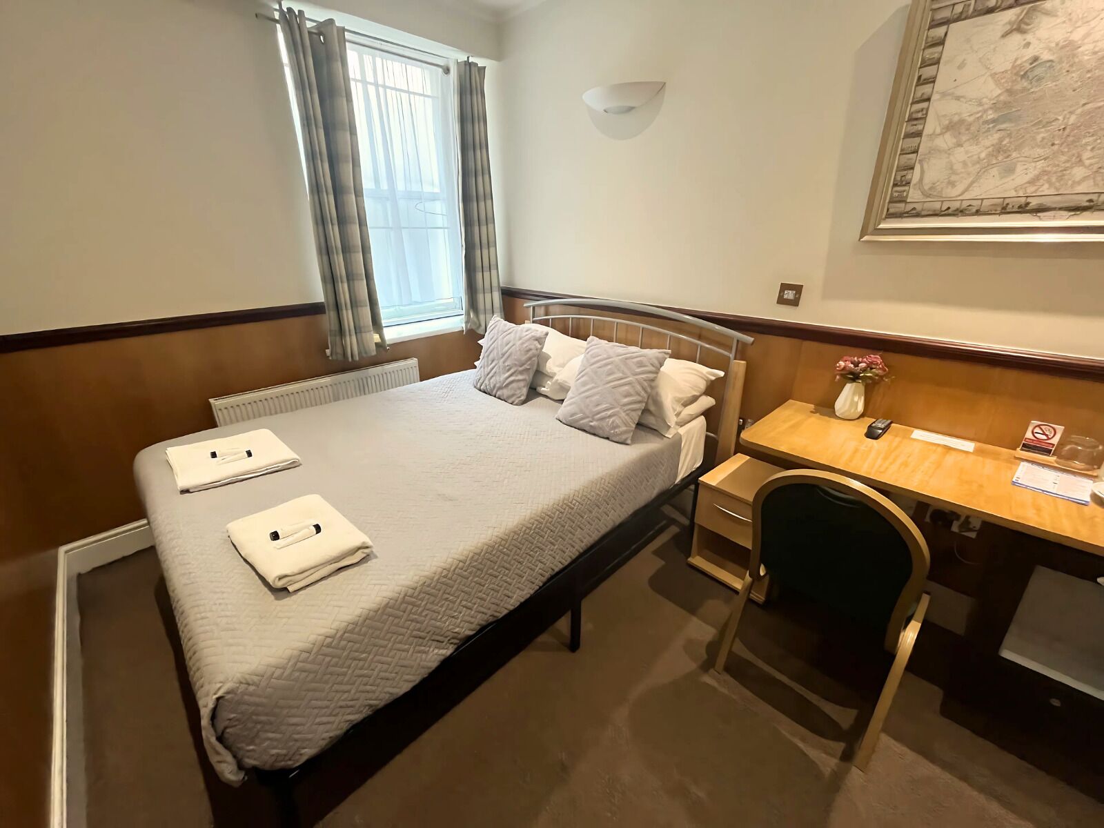 Double Room | Desk, laptop workspace, iron/ironing board, free WiFi