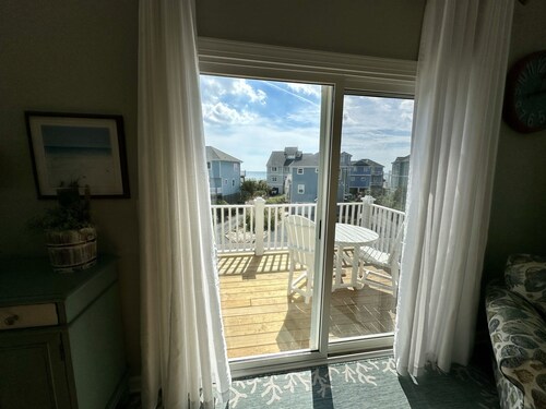 Salty Medicine 4 bed 3.5 bath home with POOL