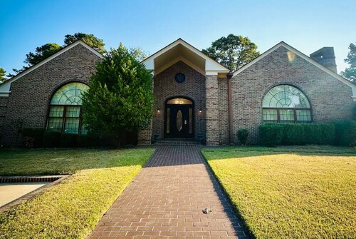 Charming 3-bedroom house with WiFi and AC in Magnolia