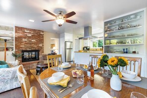 House (3 Bedrooms) | Interior - East Valley Manor by Avantstay Minutes to the Beach (Santa Barbara)