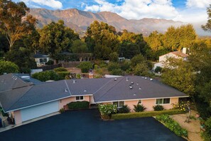 House (3 Bedrooms) | Interior - East Valley Manor by Avantstay Minutes to the Beach (Santa Barbara)