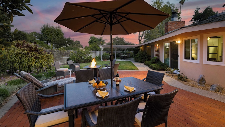 East Valley Manor by Avantstay Minutes to the Beach