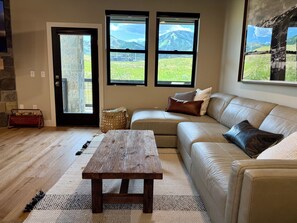 Smart TV, fireplace - Slope Views Scenic Deer Valley Retreat, Great for Families, 2 King & 2 Bunk Beds (Daniel)