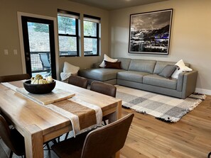 Smart TV, fireplace - Slope Views Scenic Deer Valley Retreat, Great for Families, 2 King & 2 Bunk Beds (Daniel)