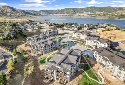 Slope Views Scenic Deer Valley Retreat, Great for Families, 2 King & 2 Bunk Beds