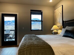 3 bedrooms, WiFi, bed sheets - Slope Views Scenic Deer Valley Retreat, Great for Families, 2 King & 2 Bunk Beds (Daniel)