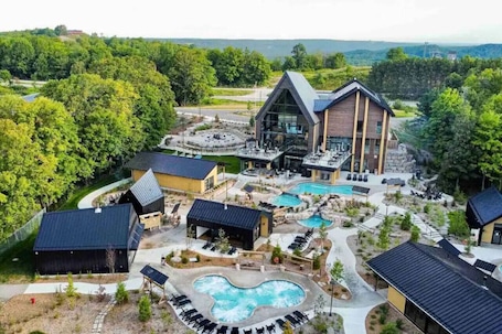 Exterior. Country Retreat Horseshoe Valley