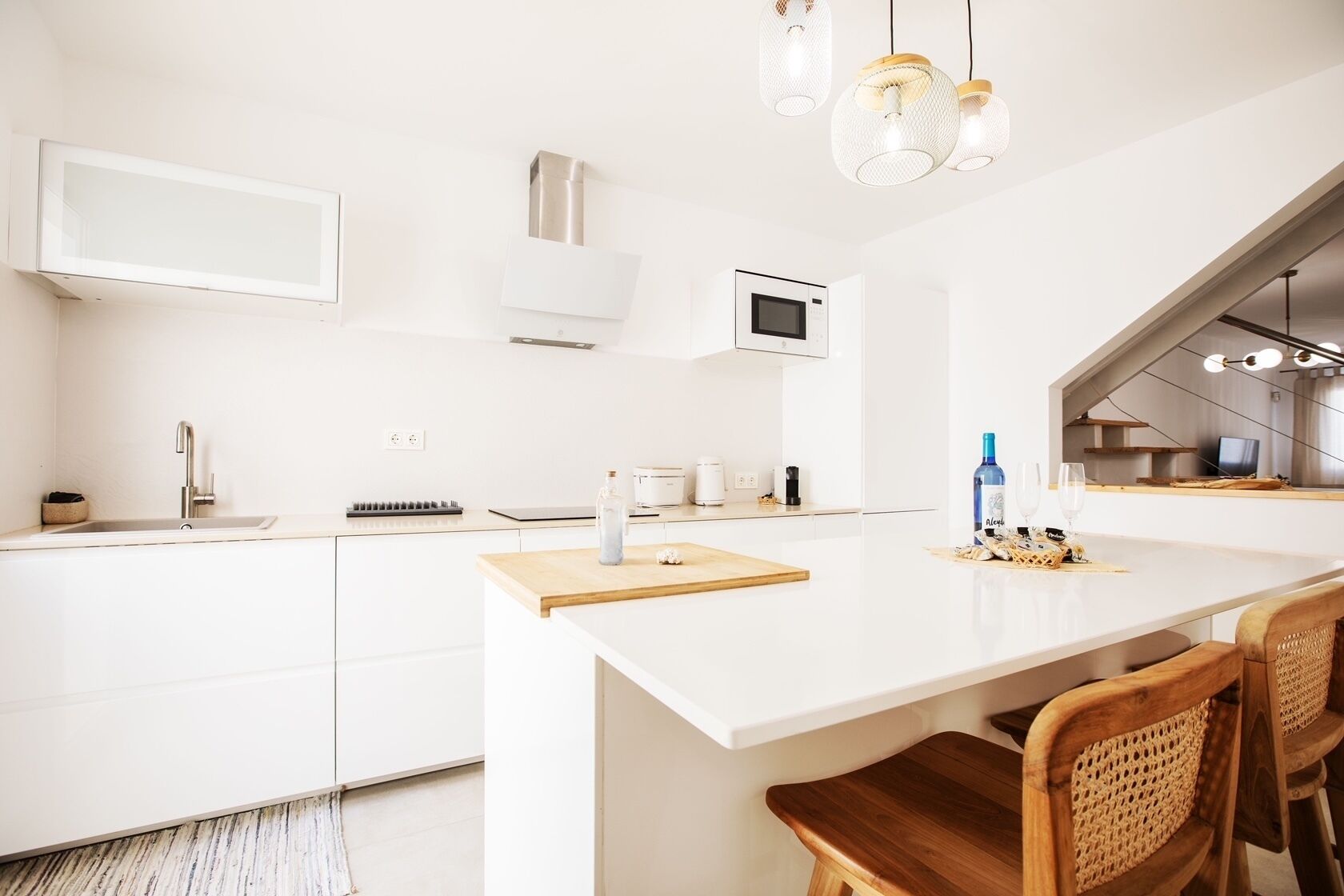 Jääkaappi, mikroaaltouuni, uuni, astianpesukone