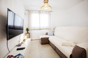 TV - Vacation Home 'Amura House' with Private Garden, Balcony and Wi-Fi (El Cotillo)