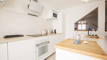 KĂŒhlschrank, Mikrowelle, Ofen, GeschirrspĂŒler