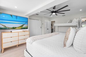 2 habitaciones, tabla de planchar con plancha y cuna de viaje 