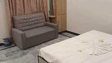 Habitación doble Deluxe, vista a la montaña | Insonorización, tabla de planchar con plancha y wifi gratis