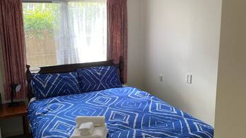 4 bedrooms, iron/ironing board, WiFi, bed sheets