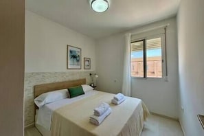 2 bedrooms, iron/ironing board, travel cot, WiFi