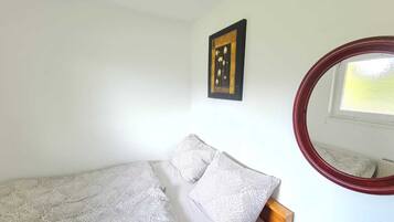 1 bedroom, iron/ironing board, free WiFi