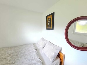 1 غرفة نوم ومكواة/لوح كي وواي فاي مج�انًا