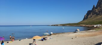 Holiday Home 'Da Giovanni A Custonaci' with Balcony, Wi-Fi and Air Conditioning