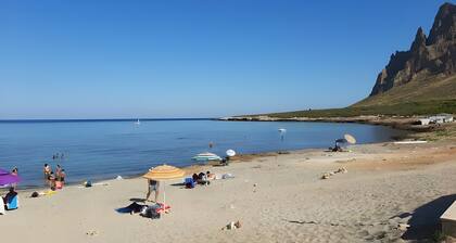 Holiday Home 'Da Giovanni A Custonaci' with Balcony, Wi-Fi and Air Conditioning