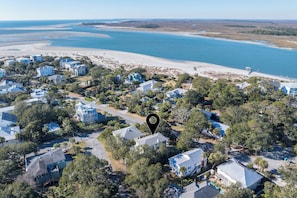 Beach nearby - Screened Porches | Ping-Pong Table Pet-Friendly | Walk to Beach & Pier (Tybee Island)