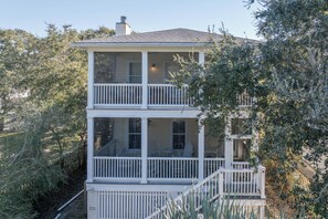 Exterior - Screened Porches | Ping-Pong Table Pet-Friendly | Walk to Beach & Pier (Tybee Island)