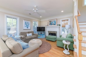 TV, ping pong - Screened Porches | Ping-Pong Table Pet-Friendly | Walk to Beach & Pier (Tybee Island)