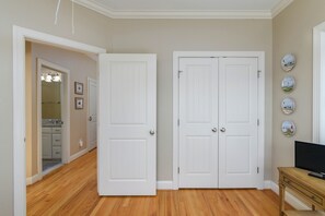 Interior - Screened Porches | Ping-Pong Table Pet-Friendly | Walk to Beach & Pier (Tybee Island)