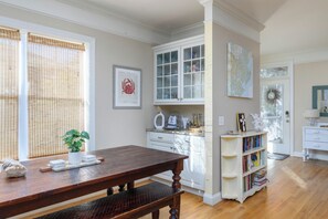 Interior - Screened Porches | Ping-Pong Table Pet-Friendly | Walk to Beach & Pier (Tybee Island)