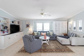 TV, fireplace, offices - Pet-Friendly w/ Fenced Yard | Easy Beach Access + Walk to Shops (Tybee Island)