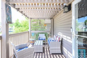 Property grounds - Pet-Friendly, Stylish 3-Bedroom Home with Outdoor Oasis (Tybee Island)