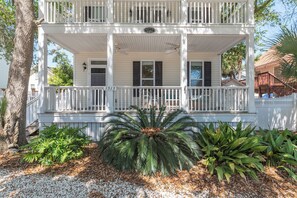 Terrace/patio - Steps to Beach & Pier | Double Decker Porch + Walk Everywhere (Tybee Island)
