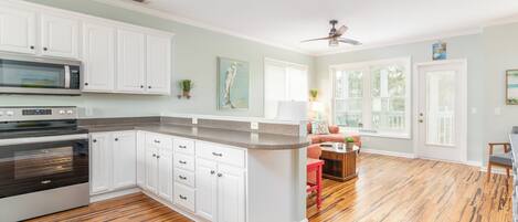 Fridge, microwave, stovetop, dishwasher